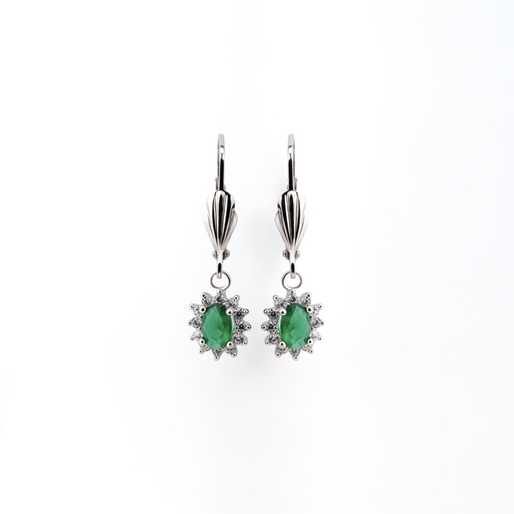 Orecchini PROMESSE in argento sterling 925 o placcati oro 18 carati, impreziositi da uno zircone verde circondato da zirconi bianchi.