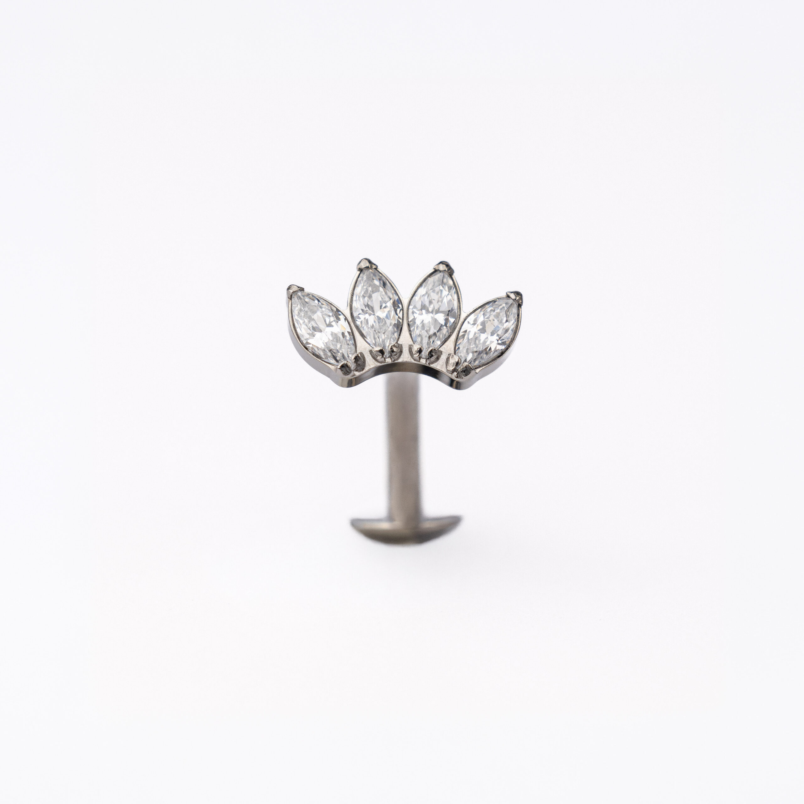 Mini piercing nombril doré ou argenté avec zircons en forme de couronne en acier chirurgical, au design délicat et lumineux