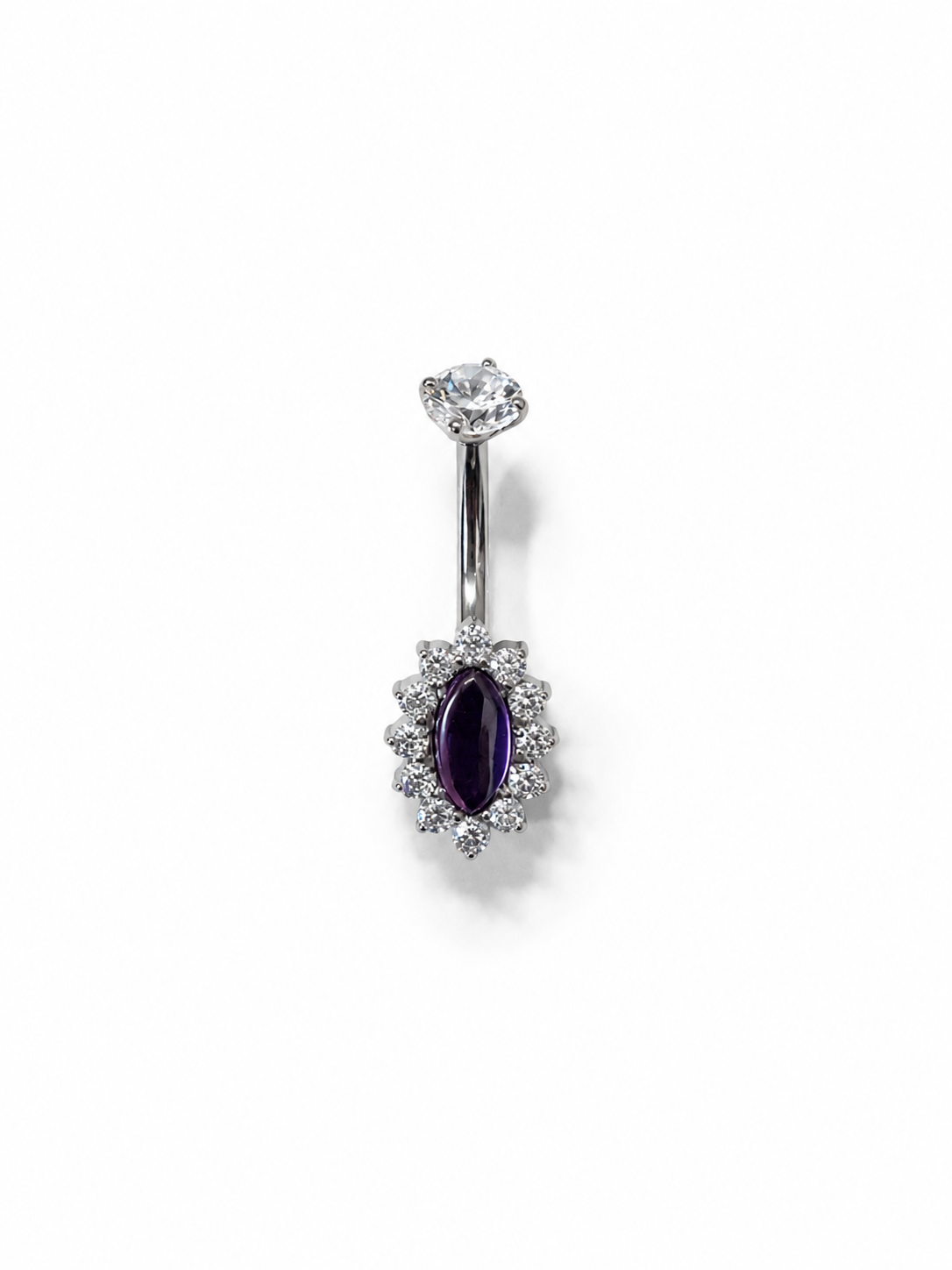 Piercing de nombril argenté avec zirconia violet entouré de zirconias.
