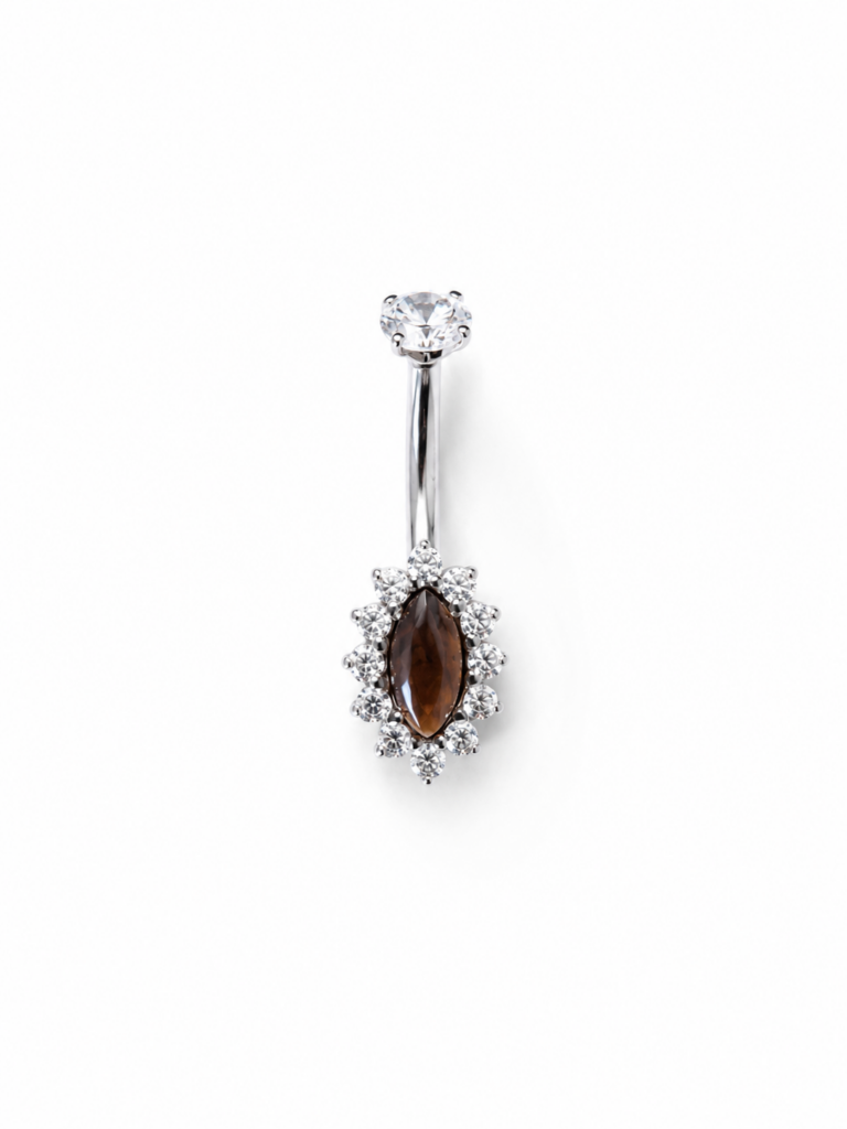 Piercing de nombril argenté avec pierre couleur œil-de-tigre entourée de zirconias.