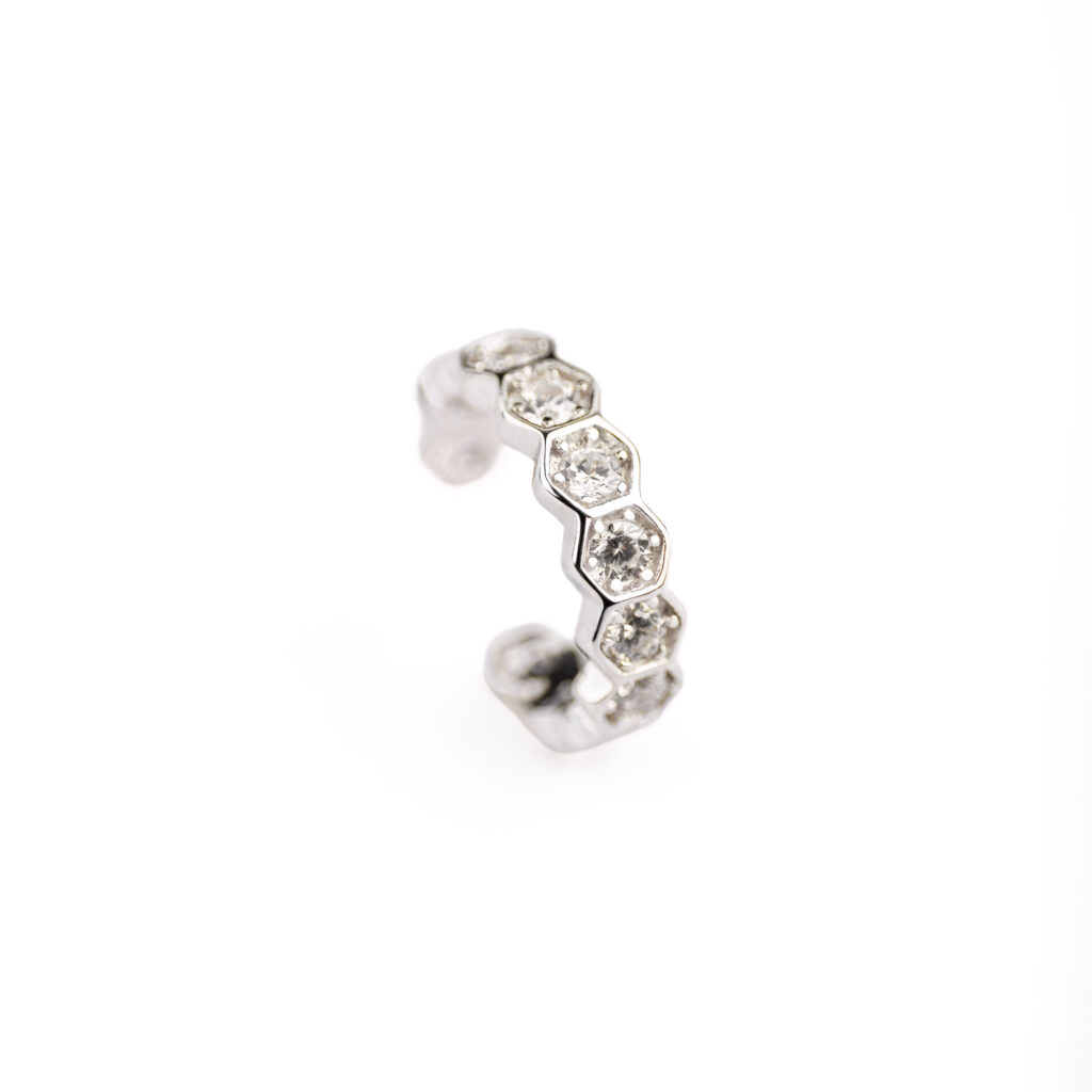 NYRA Ear Cuff aus Sterlingsilber 925 mit 18-karätiger Vergoldung und weissen Zirkonia von Isadora Boutique.