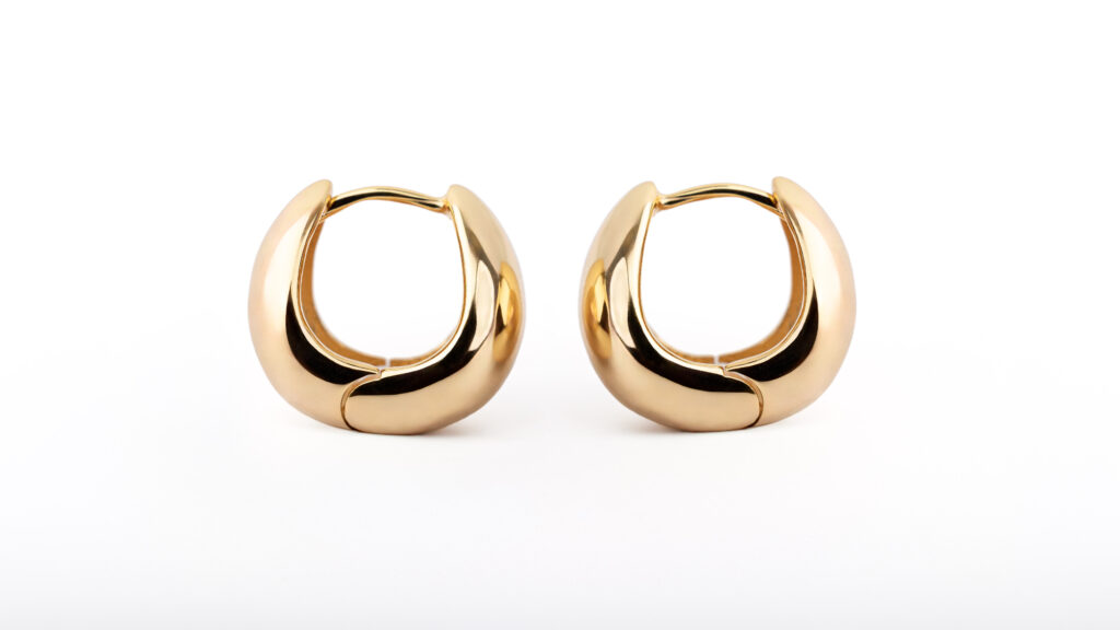 Boucles d'oreilles créoles EVA en argent sterling 925 recouvert d'or 18 carats par Isadora Boutique.