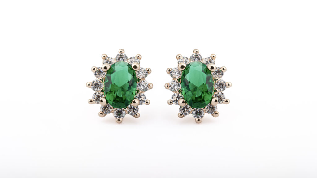 PROMESSE earrings in 18k gold-plated brass, featuring a green cubic zirconia surrounded by white cubic zirconia.