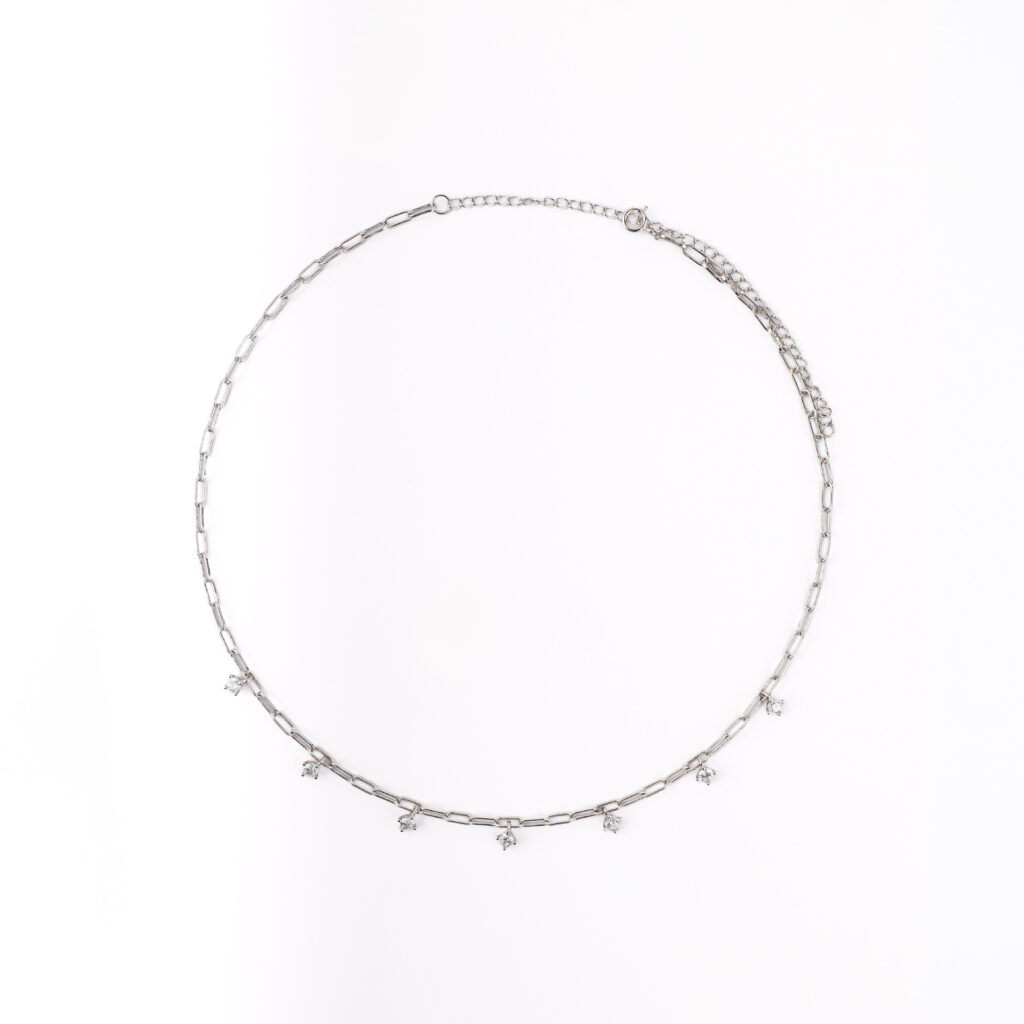 NOXY Halskette aus 925er Sterlingsilber, erhältlich in Silber oder Gold, mit hängenden weissen Zirkonia.