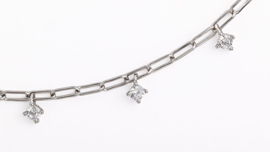 NOXY Halskette aus 925er Sterlingsilber, erhältlich in Silber oder Gold, mit hängenden weissen Zirkonia.
