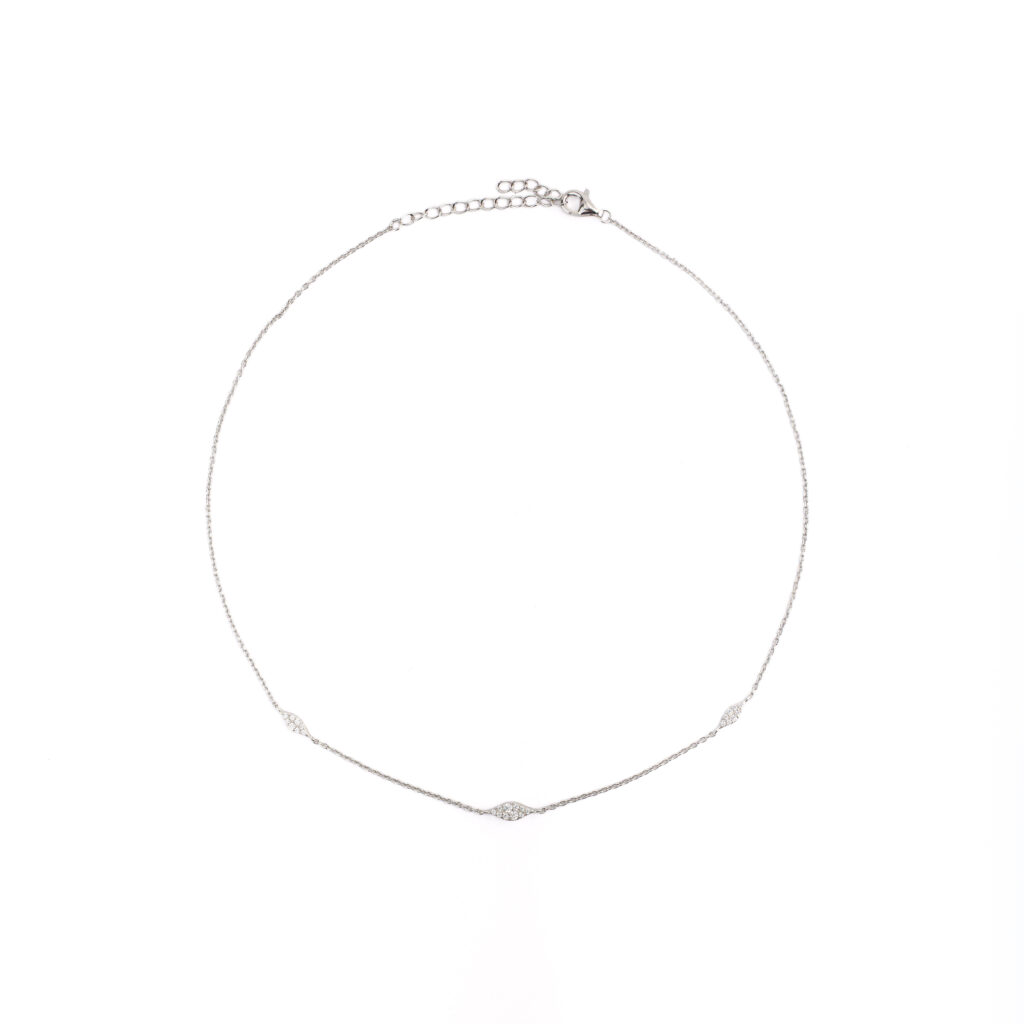 Collier VERA en argent sterling 925, disponible en finition argentée ou dorée, orné de trois motifs marquise sertis de zircones blanches.