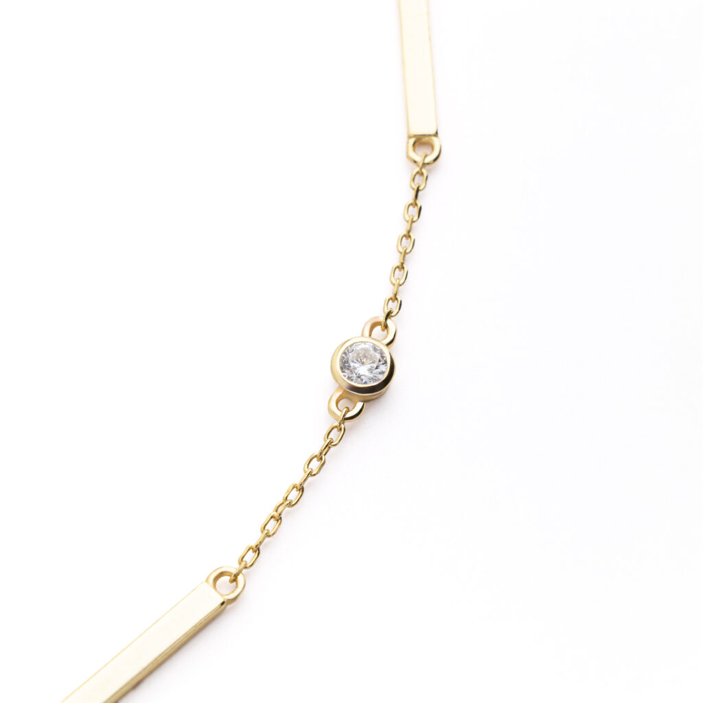 Collier AXIS en argent sterling 925 doré 18 carats, orné de zircones blanches.